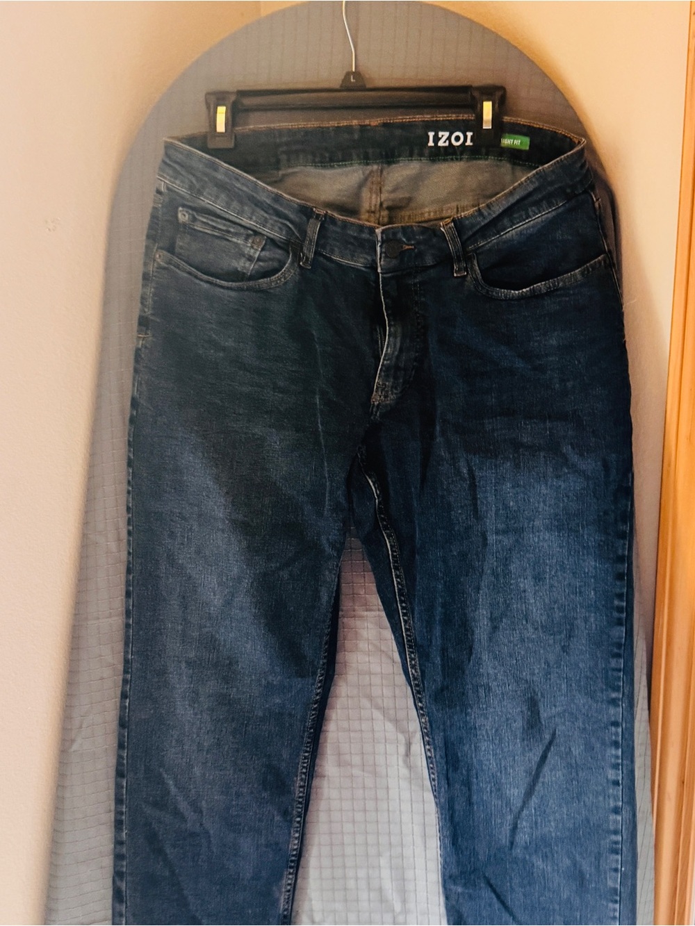 Izod Straight Fit Men's Jeans in Dark Blue